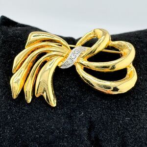 Signed Swarovski Gold Tone Rhinestone Ribbon Brooch Vintage Designer Bow Retro